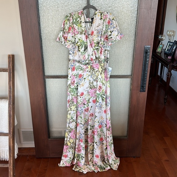 Mac Duggal FLORAL PRINT FAUX WRAP FLUTTER SLEEVE A LINE GOWN size 12 $498 - Picture 6 of 13